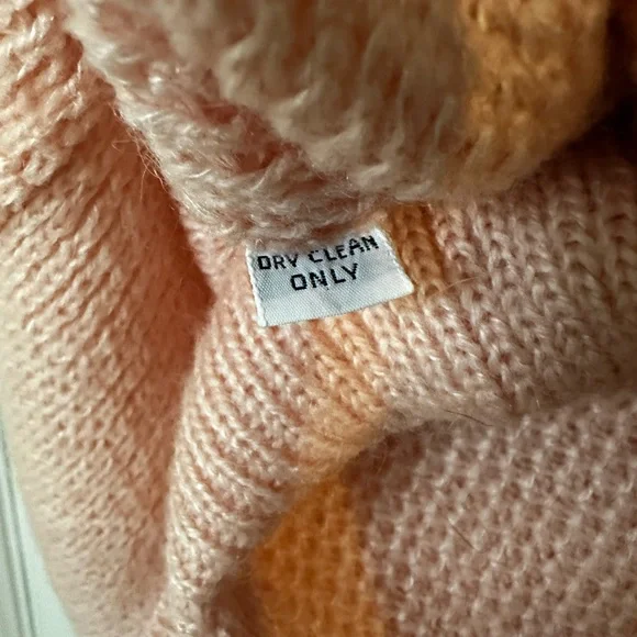 St. John Pink Cardigan Sweater - Picture 4 of 6